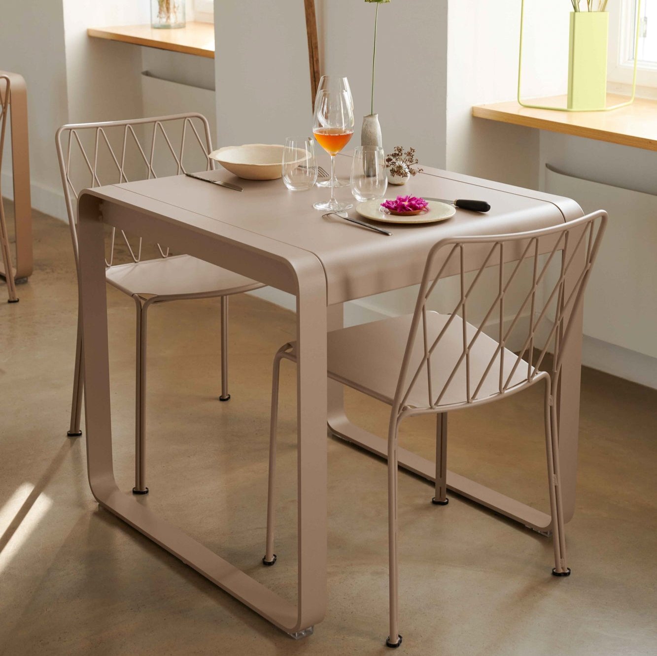BELLEVIE TABLE 74 X 80 CM