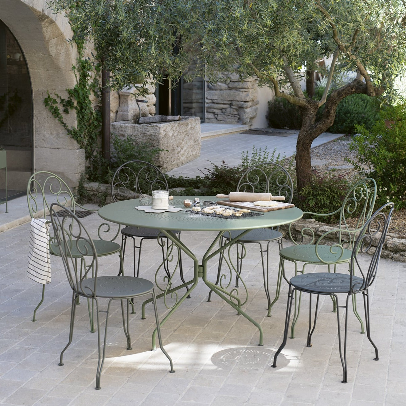MONTMARTRE TABLE DIA 117 CM