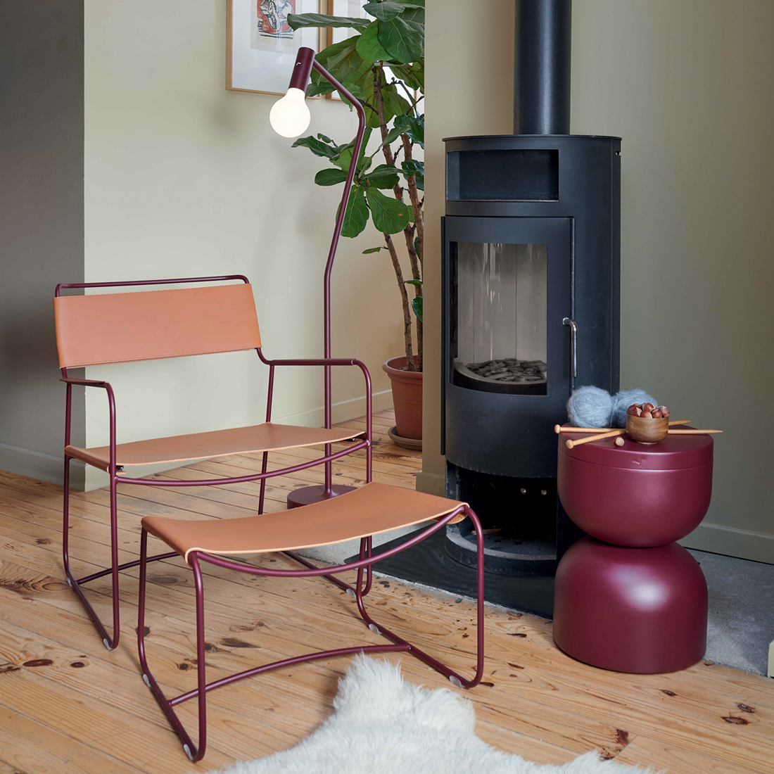 SURPRISING LEATHER LOW ARMCHAIR