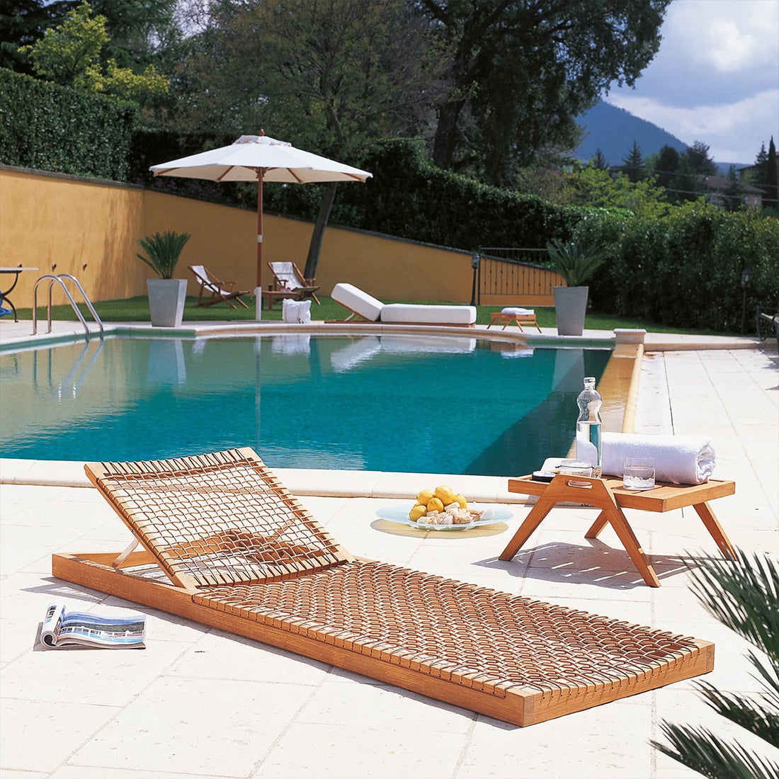 Synthesis Low Sunlounger