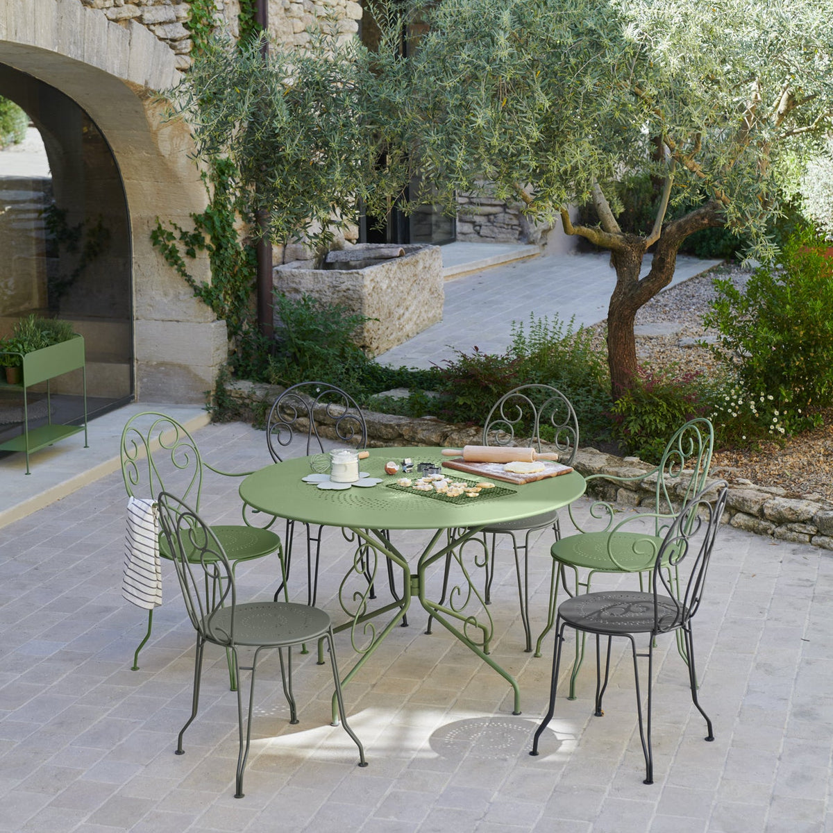 MONTMARTRE ARMCHAIR