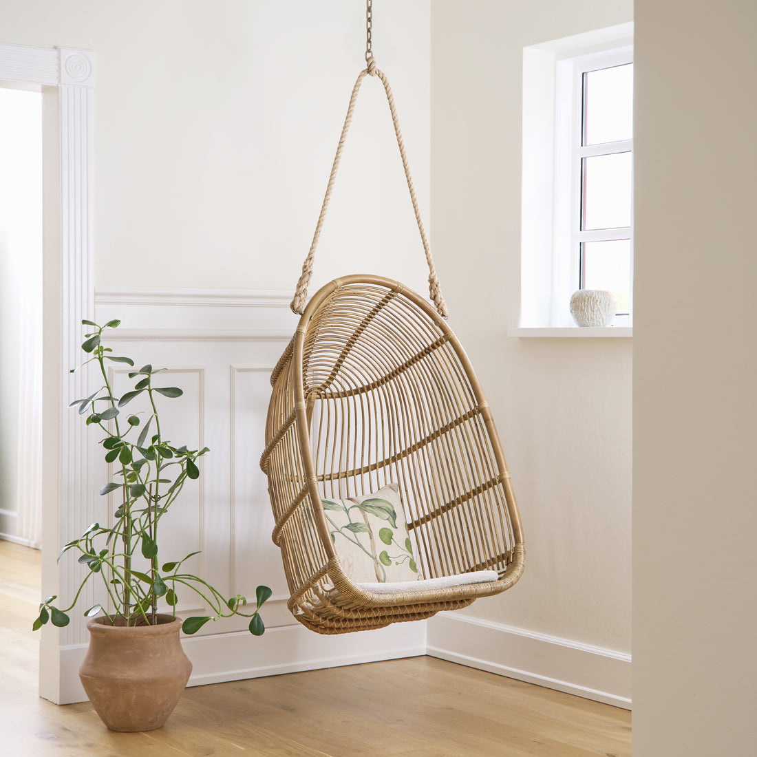 Renoir Hanging Chair w/ Cushion