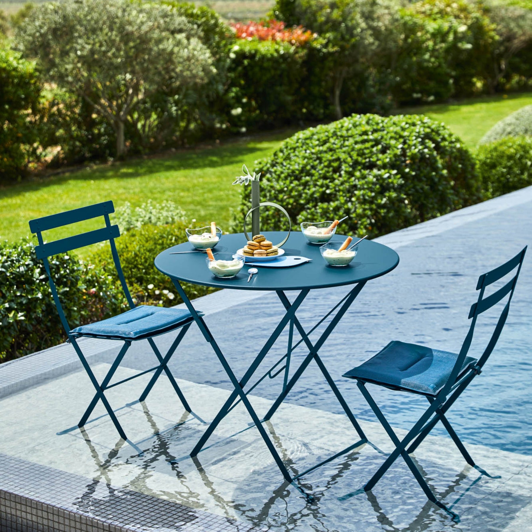 BISTRO METAL TABLE DIA 77 CM