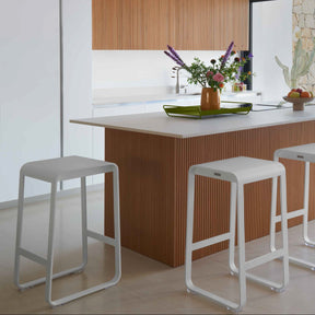 Modern kitchen with a island and stools, featuring a neutral colour palette.