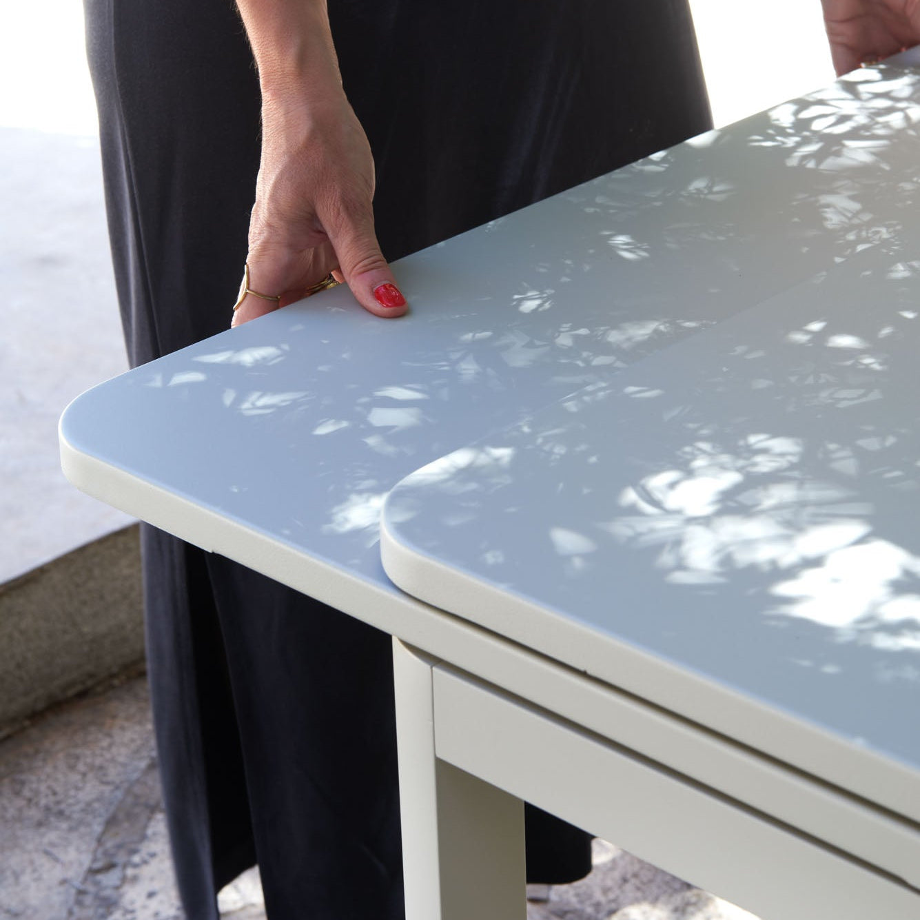 BIARRITZ TABLE