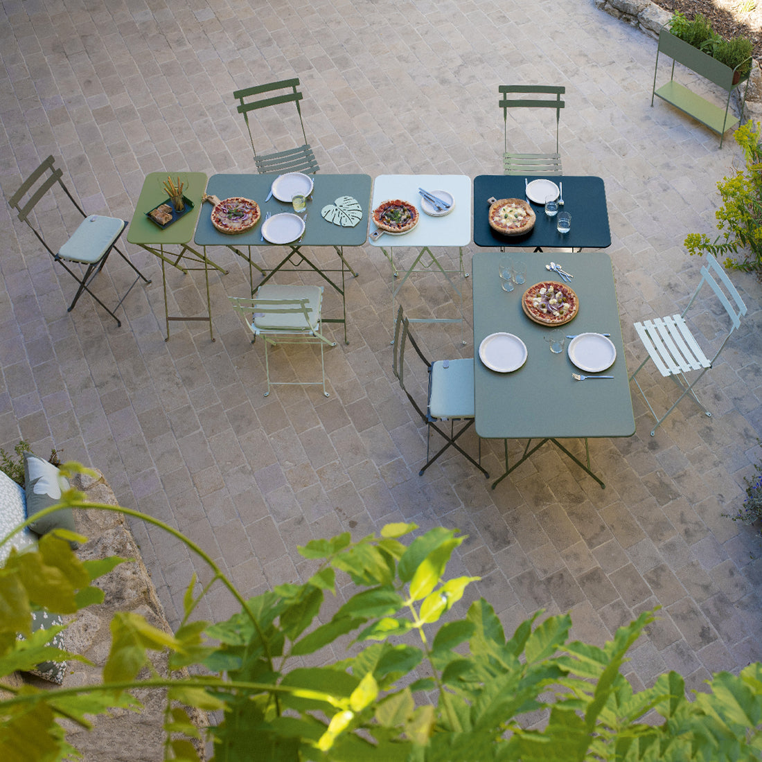 BISTRO METAL TABLE 77 X 57 CM