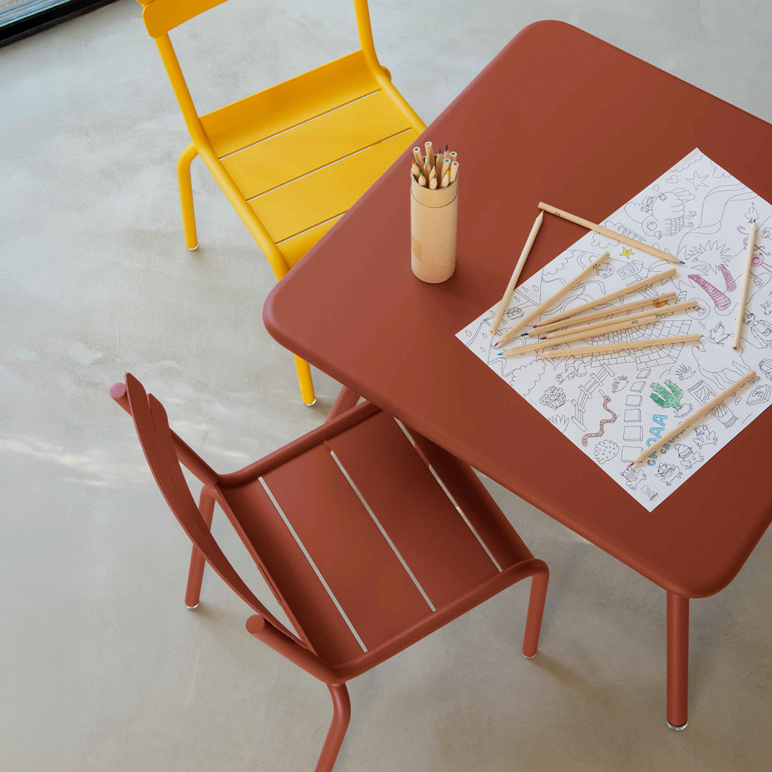 LUXEMBOURG KID TABLE 57 X 57 CM