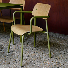STUDIE OAK ARMCHAIR