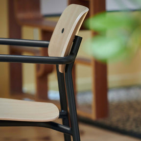 STUDIE OAK ARMCHAIR