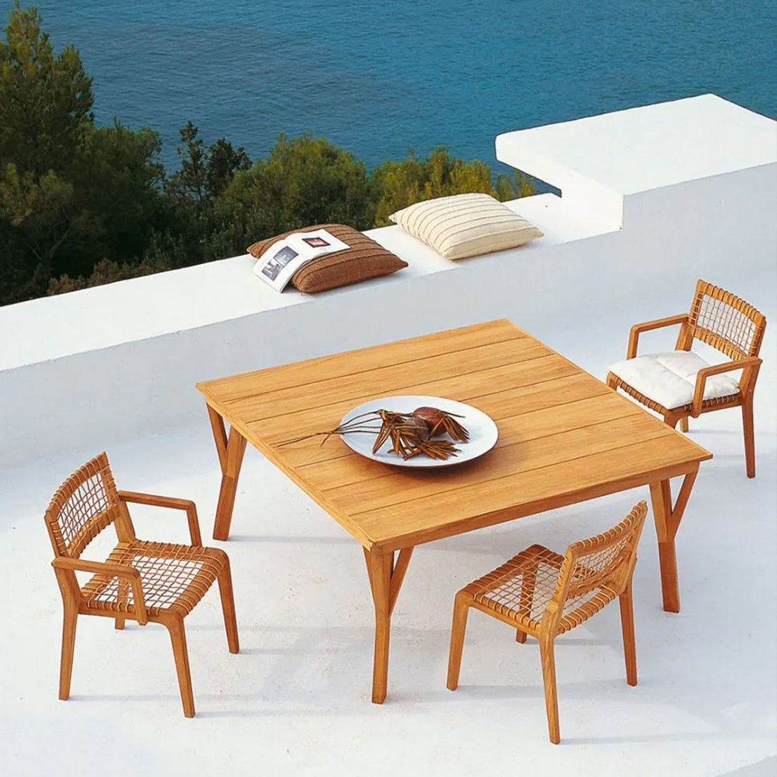 Synthesis Square Table