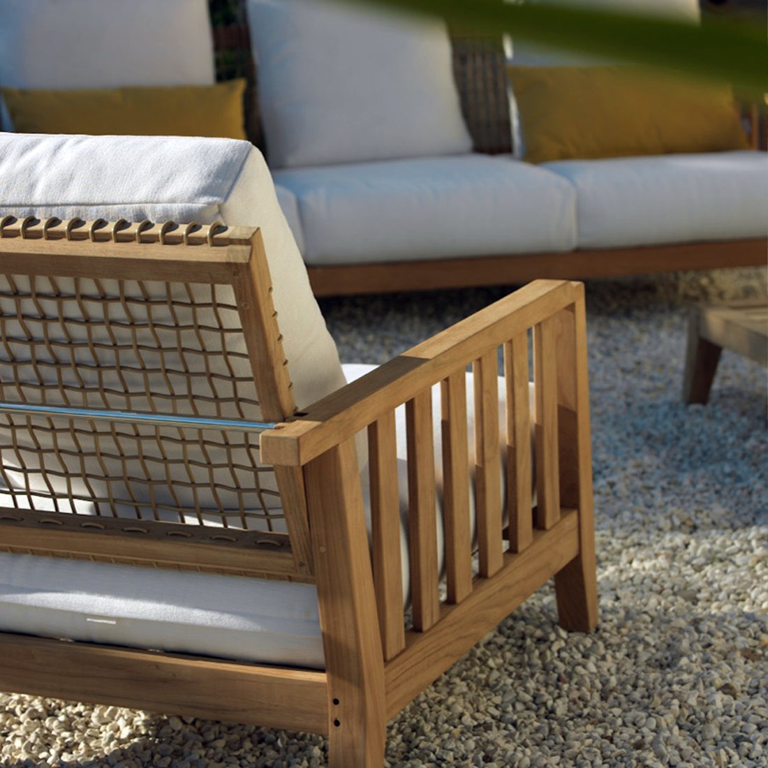 Synthesis Armchair