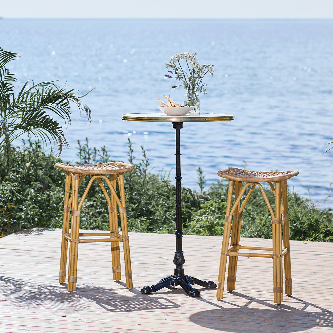 Salsa Bar Stool Exterior